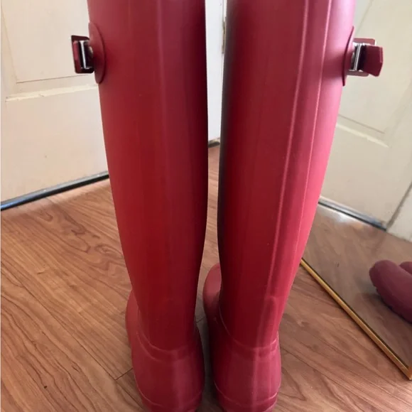 Like New Hunter Red Women's Winter & Rain Boots - Picture 5 of 6